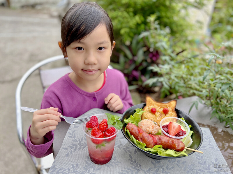 台北市內湖區【東林草莓園】台北內湖草莓季，草莓果醬鬆餅DIY、賞蜂趣，順遊白石湖吊橋及碧山巖