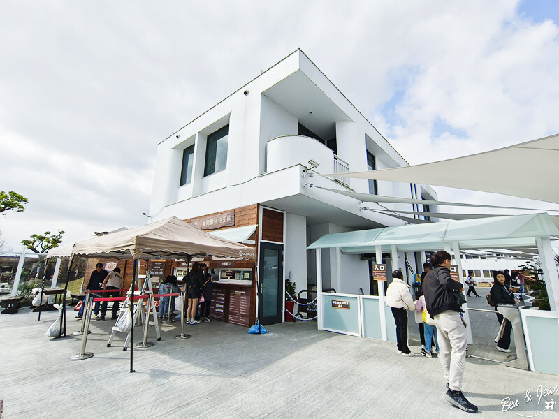 宜蘭縣壯圍鄉【蘭陽動植物王國】全台首座袋鼠公園、鵜鶘飛行餵食秀、超可愛泰迪羊、食蟻獸、樹懶、狐獴，門票、動物介紹