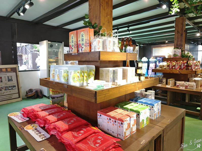 宜蘭縣壯圍鄉【蘭陽動植物王國】全台首座袋鼠公園、鵜鶘飛行餵食秀、超可愛泰迪羊、食蟻獸、樹懶、狐獴，門票、動物介紹