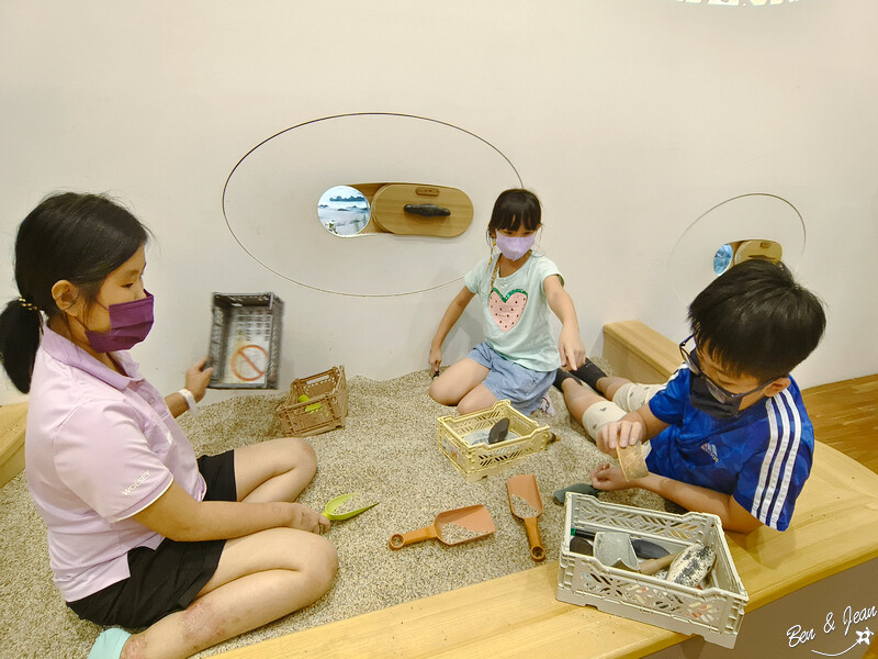 宜蘭縣頭城鎮【兒童考古探索廳】50 元就能在蘭陽博物館挖沙當考古學家！6歲以下免費玩