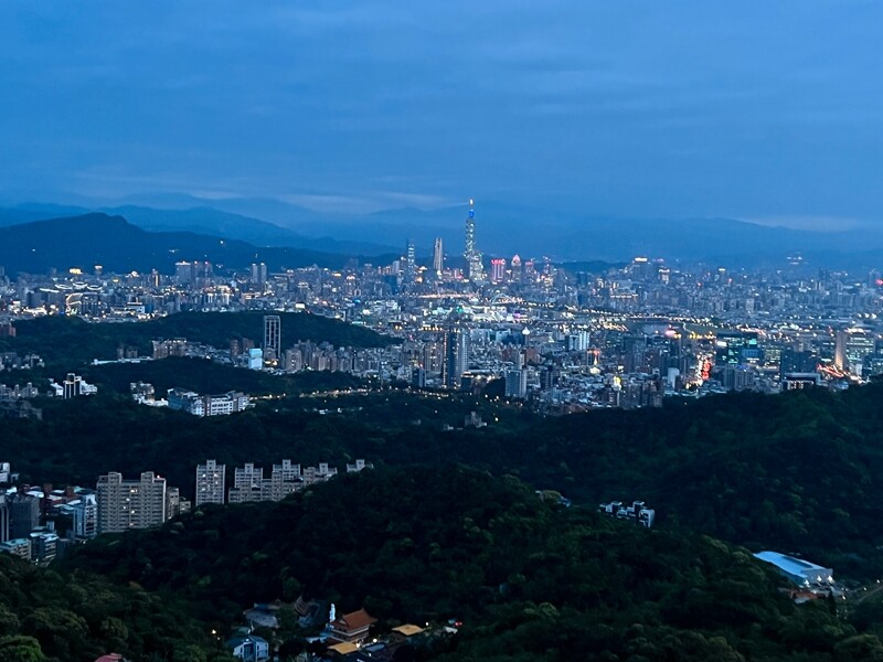台北市內湖區【東林草莓園】台北內湖草莓季，草莓果醬鬆餅DIY、賞蜂趣，順遊白石湖吊橋及碧山巖