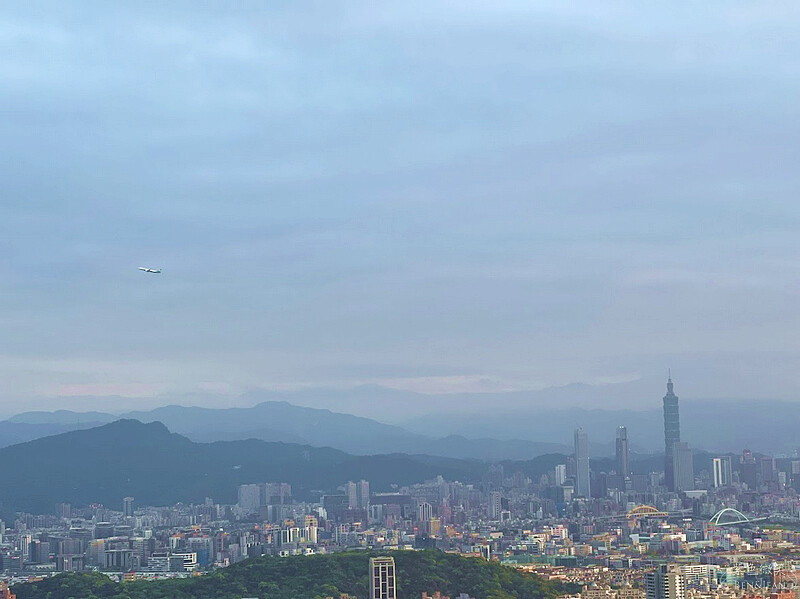 台北市內湖區【東林草莓園】台北內湖草莓季，草莓果醬鬆餅DIY、賞蜂趣，順遊白石湖吊橋及碧山巖