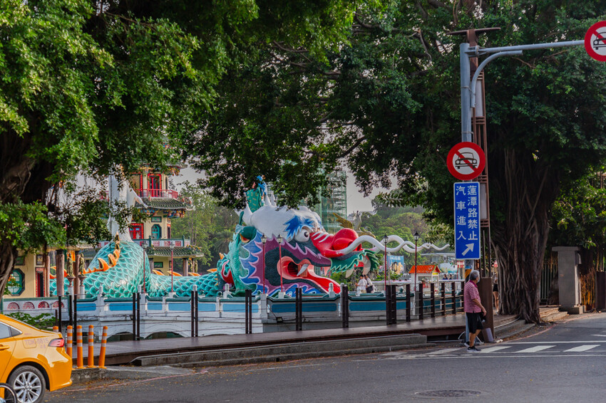 高雄市左營區蓮池潭觀光商圈  x 商圈漫伴拍走讀活動 | 龍虎塔下尋幽訪勝，攝影x美食x文化之