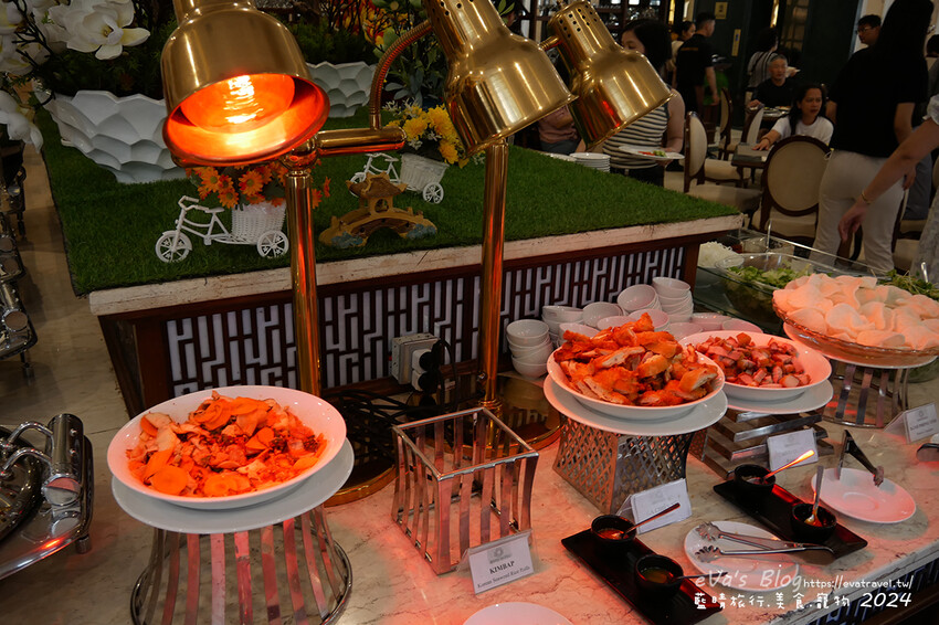 【越南旅遊】Eden Ocean View Đà Nẵng 峴港伊甸海景飯店，飯店對面就是美溪沙灘，房間簡潔乾淨住著舒適，打開窗簾就可以看到大海、夕陽景色還有比基尼唷!。越南住宿