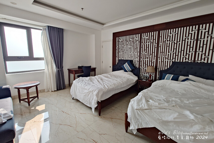 【越南旅遊】Eden Ocean View Đà Nẵng 峴港伊甸海景飯店，飯店對面就是美溪沙灘，房間簡潔乾淨住著舒適，打開窗簾就可以看到大海、夕陽景色還有比基尼唷!。越南住宿