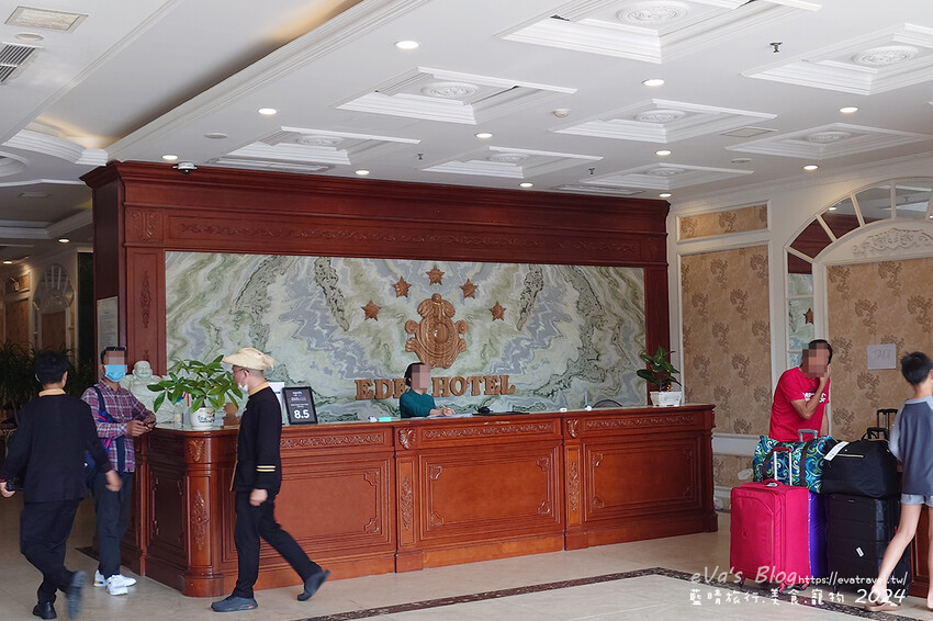 【越南旅遊】Eden Ocean View Đà Nẵng 峴港伊甸海景飯店，飯店對面就是美溪沙灘，房間簡潔乾淨住著舒適，打開窗簾就可以看到大海、夕陽景色還有比基尼唷!。越南住宿