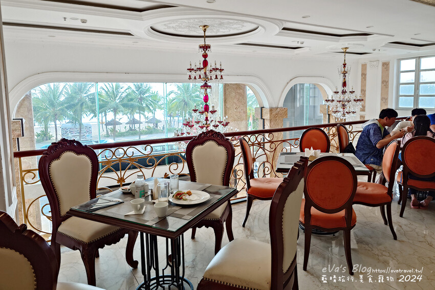 【越南旅遊】Eden Ocean View Đà Nẵng 峴港伊甸海景飯店，飯店對面就是美溪沙灘，房間簡潔乾淨住著舒適，打開窗簾就可以看到大海、夕陽景色還有比基尼唷!。越南住宿