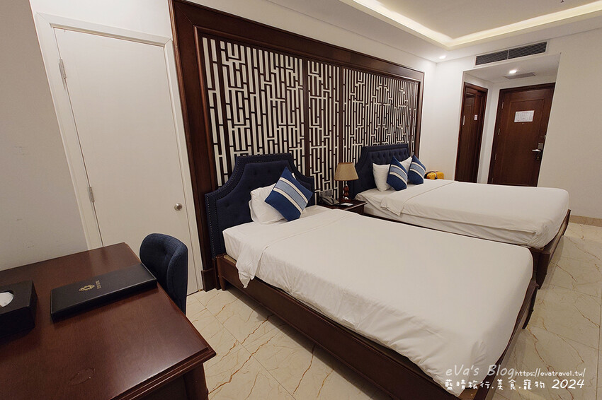 【越南旅遊】Eden Ocean View Đà Nẵng 峴港伊甸海景飯店，飯店對面就是美溪沙灘，房間簡潔乾淨住著舒適，打開窗簾就可以看到大海、夕陽景色還有比基尼唷!。越南住宿
