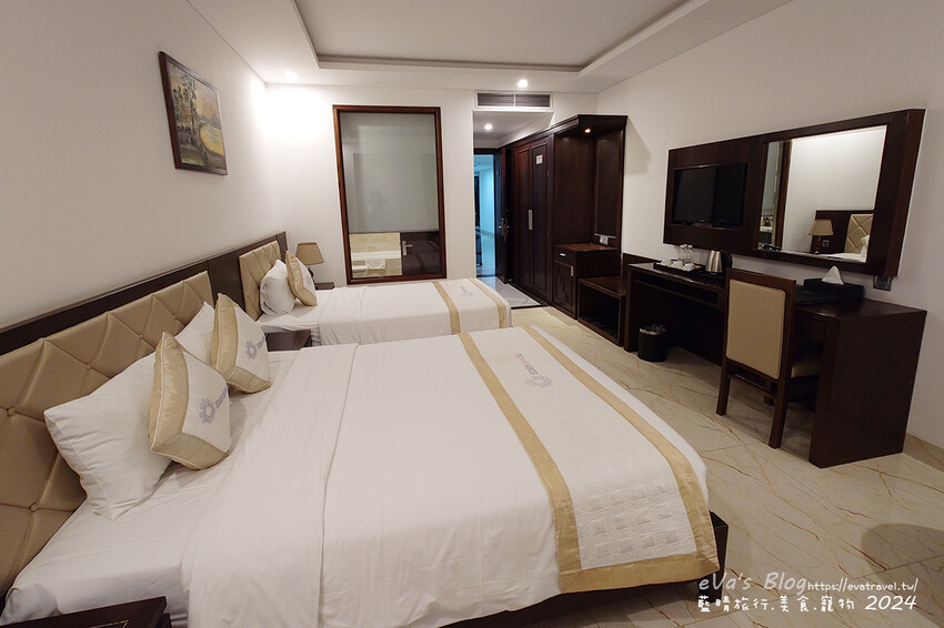 【越南旅遊】Eden Ocean View Đà Nẵng 峴港伊甸海景飯店，飯店對面就是美溪沙灘，房間簡潔乾淨住著舒適，打開窗簾就可以看到大海、夕陽景色還有比基尼唷!。越南住宿