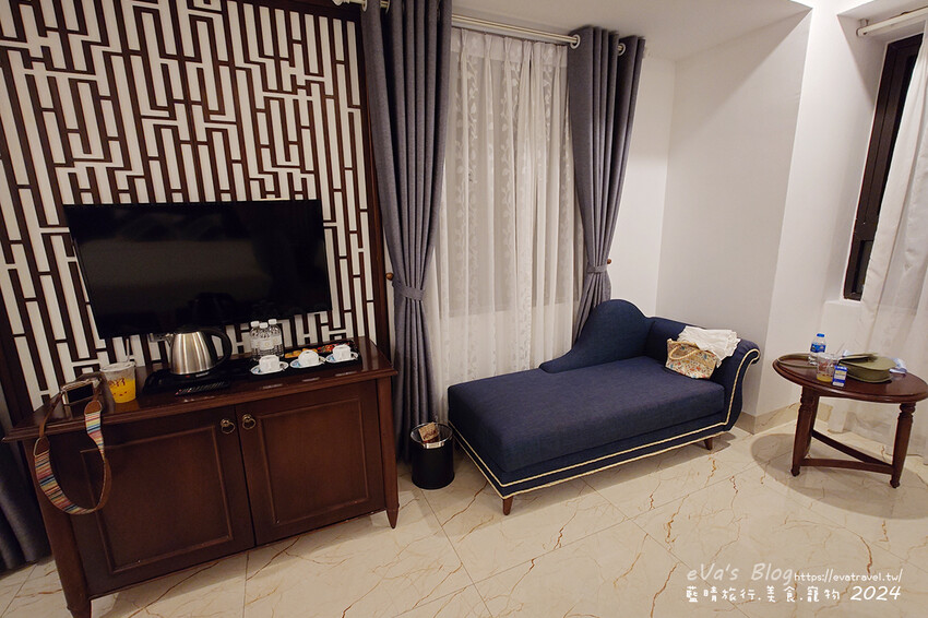 【越南旅遊】Eden Ocean View Đà Nẵng 峴港伊甸海景飯店，飯店對面就是美溪沙灘，房間簡潔乾淨住著舒適，打開窗簾就可以看到大海、夕陽景色還有比基尼唷!。越南住宿