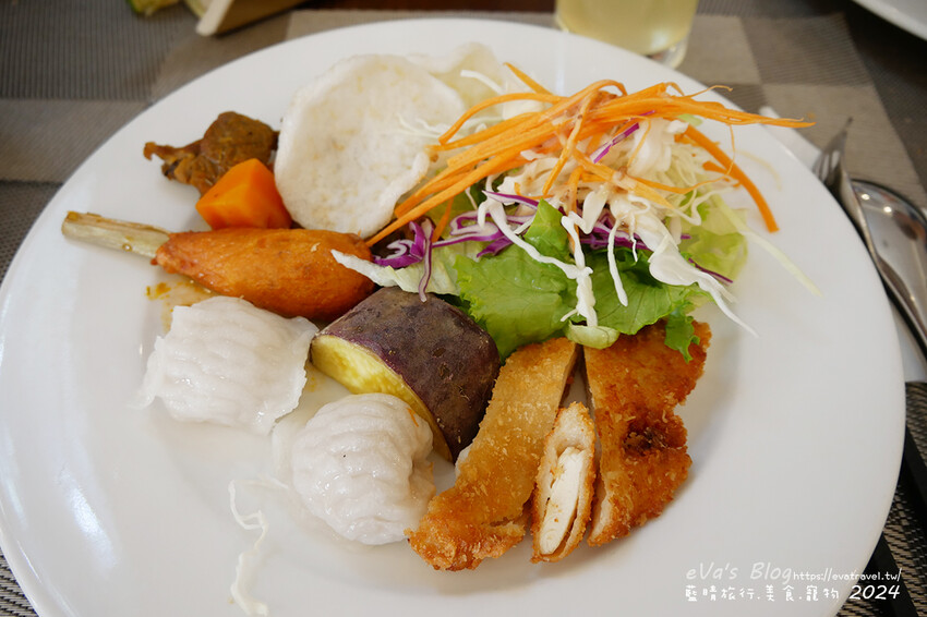 【越南旅遊】Eden Ocean View Đà Nẵng 峴港伊甸海景飯店，飯店對面就是美溪沙灘，房間簡潔乾淨住著舒適，打開窗簾就可以看到大海、夕陽景色還有比基尼唷!。越南住宿