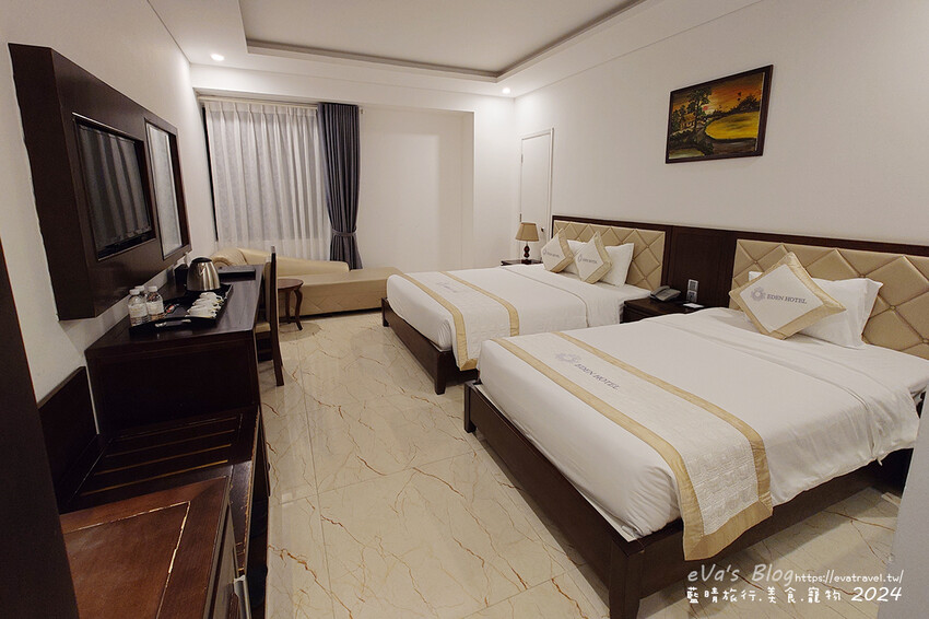 【越南旅遊】Eden Ocean View Đà Nẵng 峴港伊甸海景飯店，飯店對面就是美溪沙灘，房間簡潔乾淨住著舒適，打開窗簾就可以看到大海、夕陽景色還有比基尼唷!。越南住宿