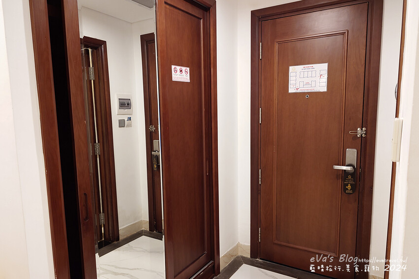 【越南旅遊】Eden Ocean View Đà Nẵng 峴港伊甸海景飯店，飯店對面就是美溪沙灘，房間簡潔乾淨住著舒適，打開窗簾就可以看到大海、夕陽景色還有比基尼唷!。越南住宿