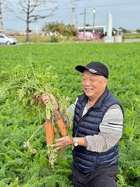 台南市將軍區[台南旅遊] 2025將軍區紅蘿蔔木棉爭鮮搶豔同樂會 #將軍木棉花道 #拔蘿蔔 @蛋寶趴趴go