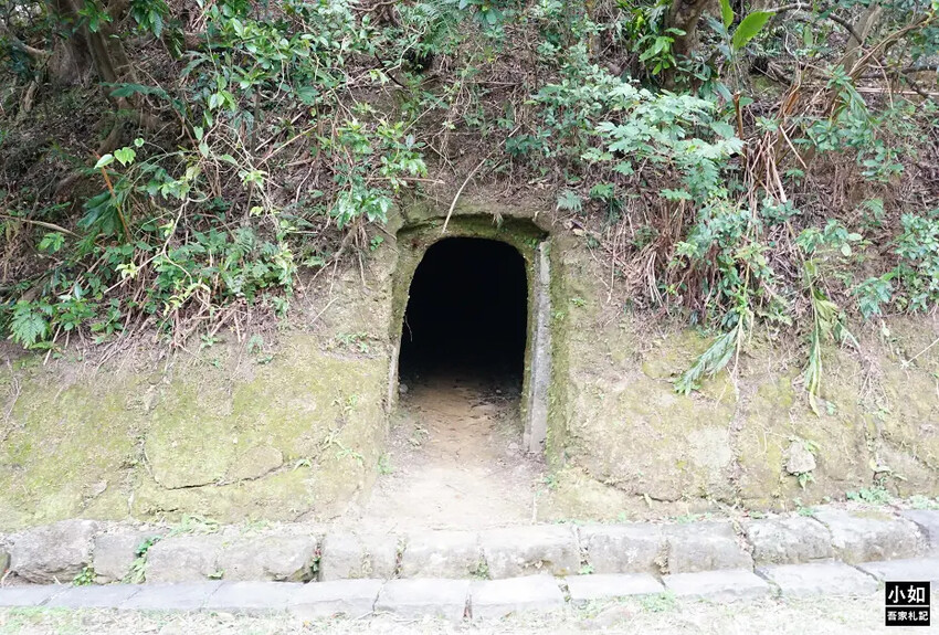基隆市中正區【基隆步道】龍崗步道,走過槓子寮砲台,槓子寮山,三角點,大學內的步道！