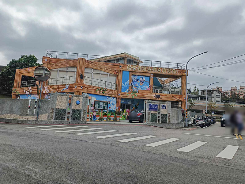 新竹寶山採草莓！菓匠農場免門票無農藥，高架種植夢幻白草莓、桃薰草莓開採。