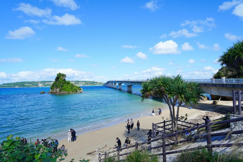 日本沖繩必訪打卡點！ 古宇利大橋南端觀景台｜欣賞沖繩第二長大橋的無敵海景