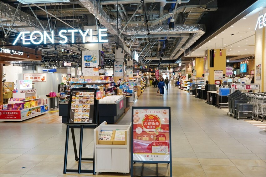 日本沖繩新型娛樂水族館、餵食預約、門票＆交通全解析｜DMM KARIYUSHI水族館完整攻略