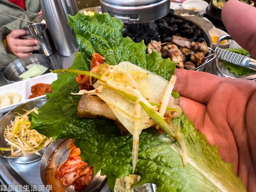 【韓國食記】小豬存錢桶石頭烤肉 - 位在弘大商圈內的平價烤肉 【韓國食記】小豬存錢桶石頭烤肉 - 位在弘大商圈內的平價烤肉