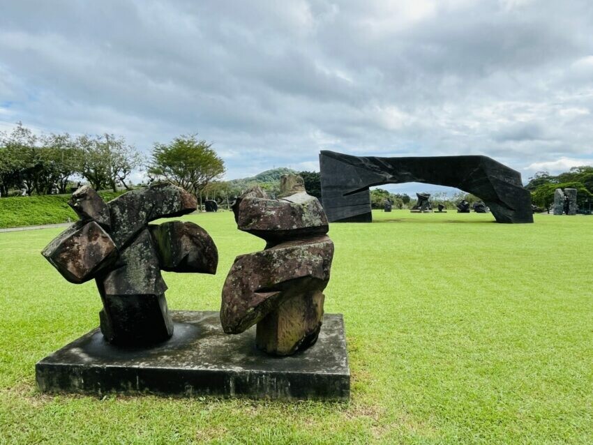 新北市金山區【朱銘美術館一日遊】全台最大戶外美術館推薦！必逛特展/門票優惠/交通/餐廳懶人包