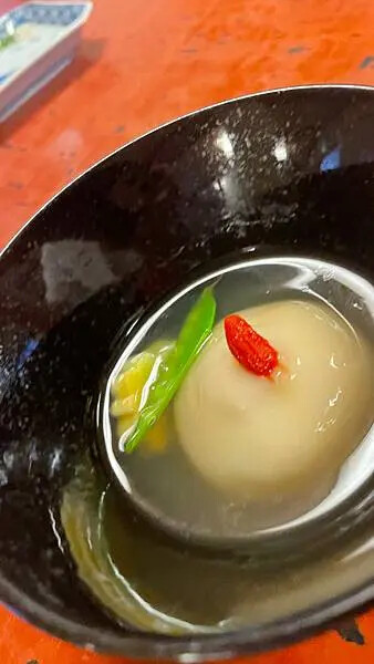 日本2024九州自由行-活烏賊上桌超吸睛，動起來的烏賊生魚片-河太郎 中州本店