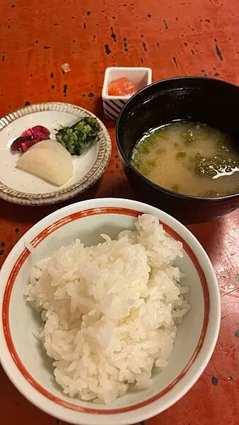 日本2024九州自由行-活烏賊上桌超吸睛，動起來的烏賊生魚片-河太郎 中州本店