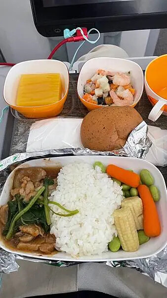 日本2024九州自由行-飛行分享福岡機場搭機-長榮BR105(福岡=>台北，FUK=>TPE)