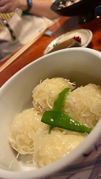 日本2024九州自由行-活烏賊上桌超吸睛，動起來的烏賊生魚片-河太郎 中州本店