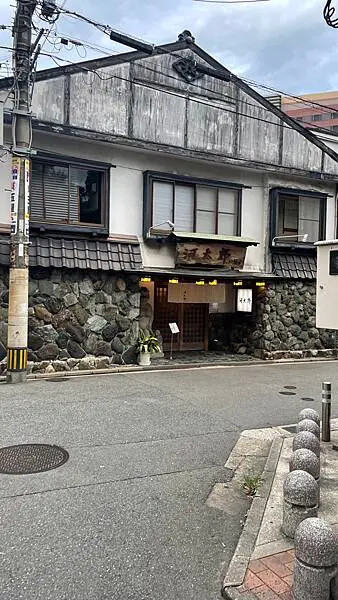 日本2024九州自由行-活烏賊上桌超吸睛，動起來的烏賊生魚片-河太郎 中州本店