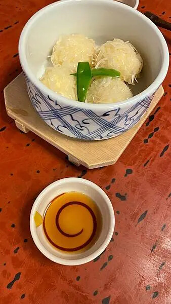 日本2024九州自由行-活烏賊上桌超吸睛，動起來的烏賊生魚片-河太郎 中州本店