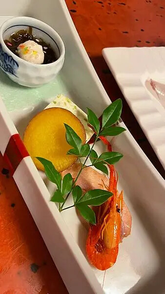 日本2024九州自由行-活烏賊上桌超吸睛，動起來的烏賊生魚片-河太郎 中州本店