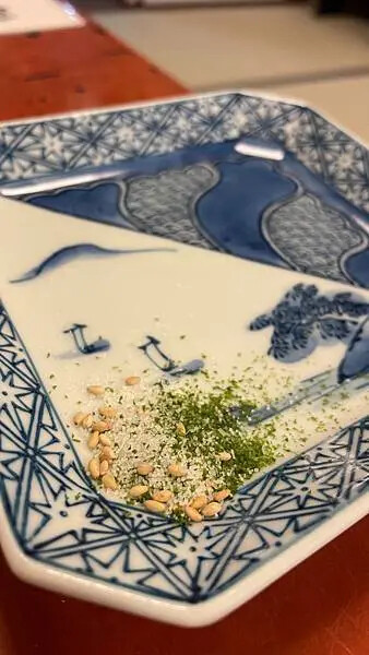 日本2024九州自由行-活烏賊上桌超吸睛，動起來的烏賊生魚片-河太郎 中州本店