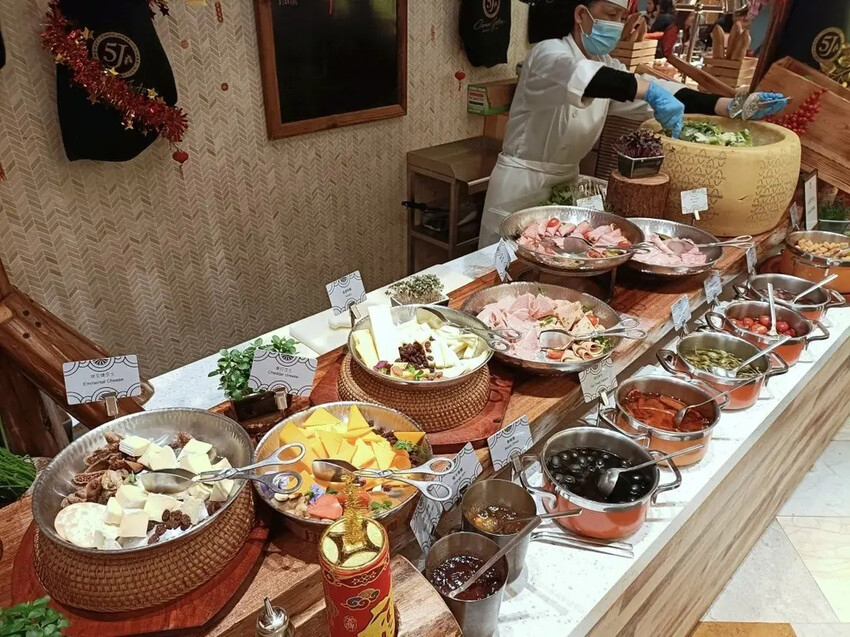 澳門2024澳門|上葡京自助山~超過百道菜色的自助餐,沒有吃完一輪就已經飽到頂天囉!