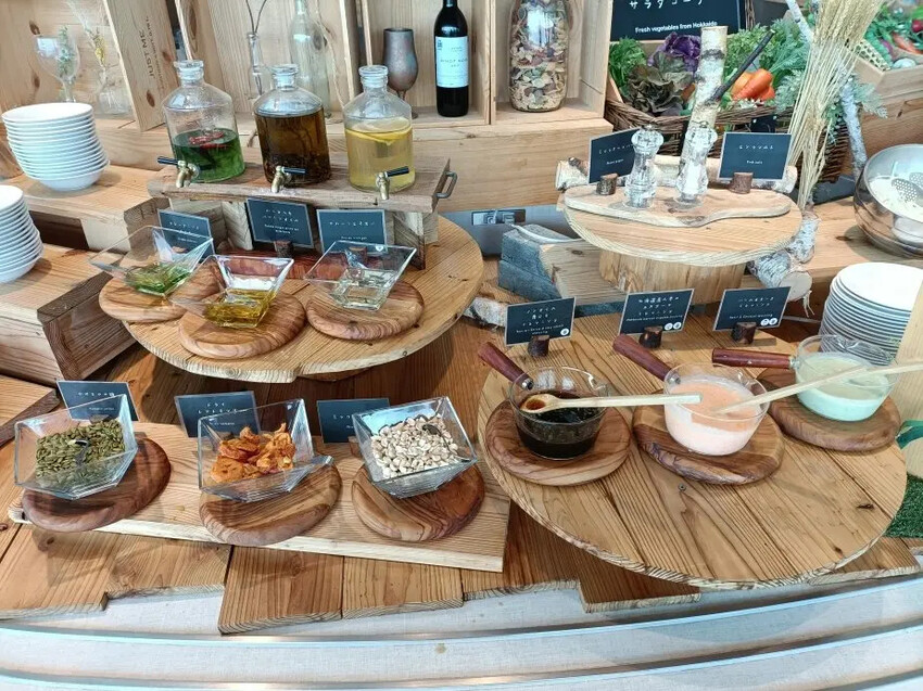 日本2024東京北海道|乃之風度假酒店(乃の風リゾート)自助早餐篇。海鮮茶泡飯、海鮮御飯糰、現做鬆餅、現榨蘋果