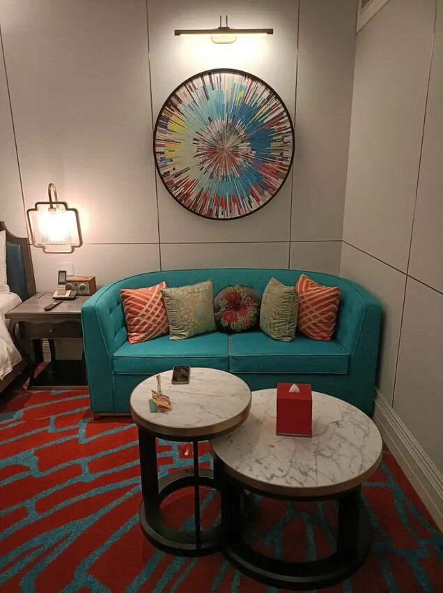 澳門2024澳門|上葡京綜合度假村。豪華雙床房~房間空間寬敞、冰箱迎賓飲料首日入住免費招待、浴室乾溼分離，飯店