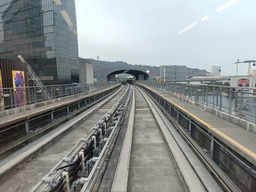 澳門2024澳門|澳門輕軌初體驗~贏到粥卜卜蜆，蒜香蛤蜊肉肥又鮮甜!內含菜單