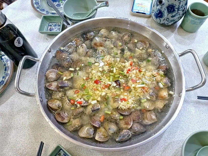 澳門2024澳門|澳門輕軌初體驗~贏到粥卜卜蜆，蒜香蛤蜊肉肥又鮮甜!內含菜單