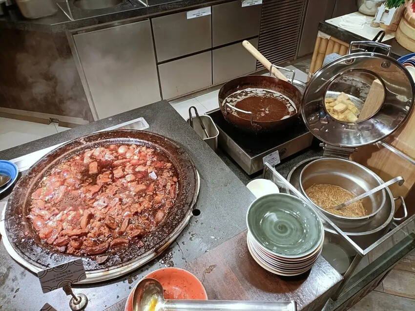 澳門2024澳門|上葡京自助山~超過百道菜色的自助餐,沒有吃完一輪就已經飽到頂天囉!