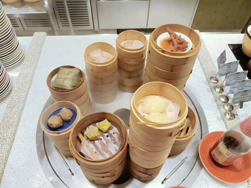 澳門2024澳門|上葡京自助山~超過百道菜色的自助餐,沒有吃完一輪就已經飽到頂天囉!