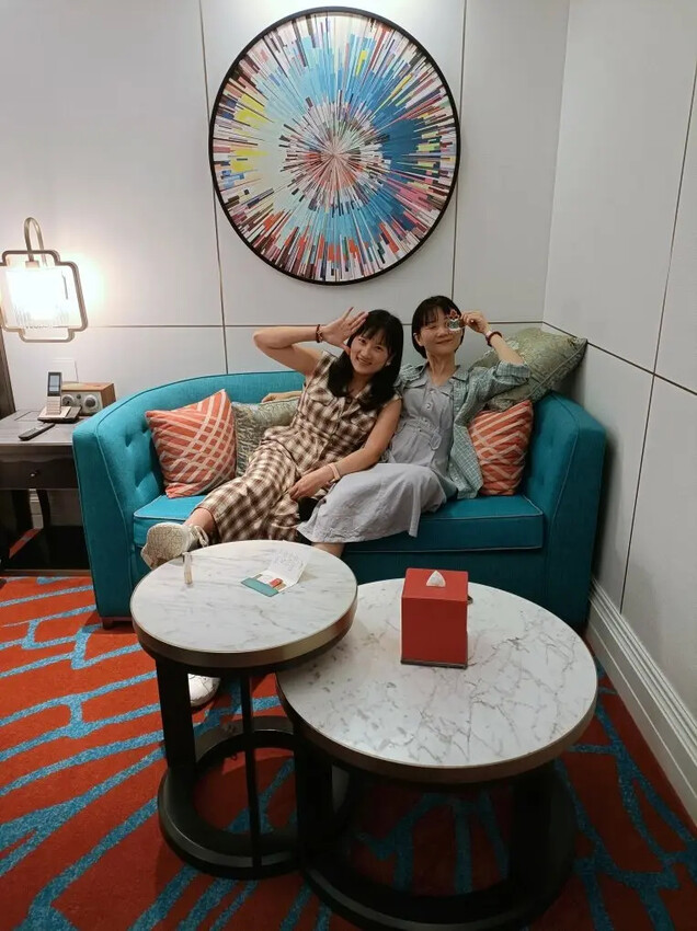 澳門2024澳門|上葡京綜合度假村。豪華雙床房~房間空間寬敞、冰箱迎賓飲料首日入住免費招待、浴室乾溼分離，飯店