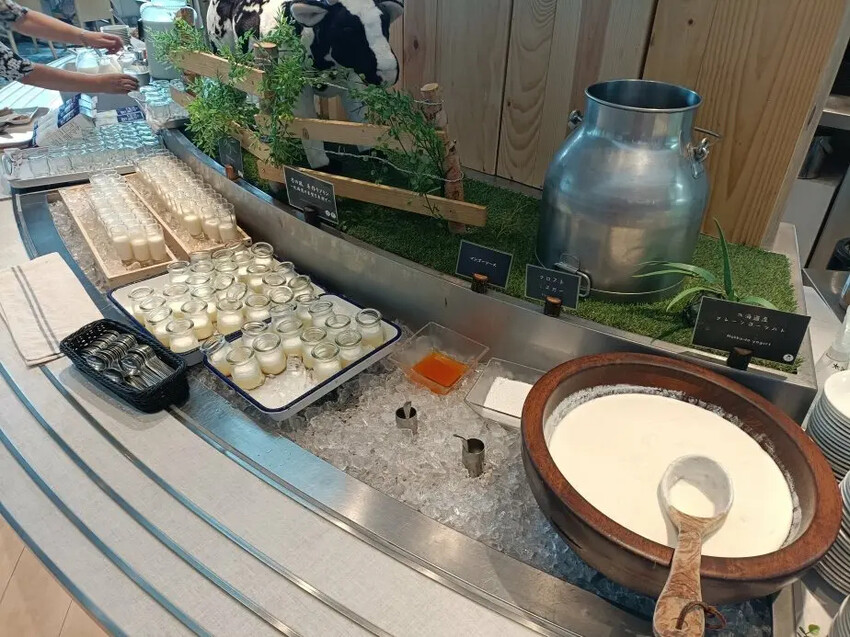 日本2024東京北海道|乃之風度假酒店(乃の風リゾート)自助早餐篇。海鮮茶泡飯、海鮮御飯糰、現做鬆餅、現榨蘋果