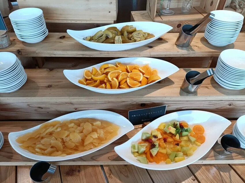 日本2024東京北海道|乃之風度假酒店(乃の風リゾート)自助早餐篇。海鮮茶泡飯、海鮮御飯糰、現做鬆餅、現榨蘋果