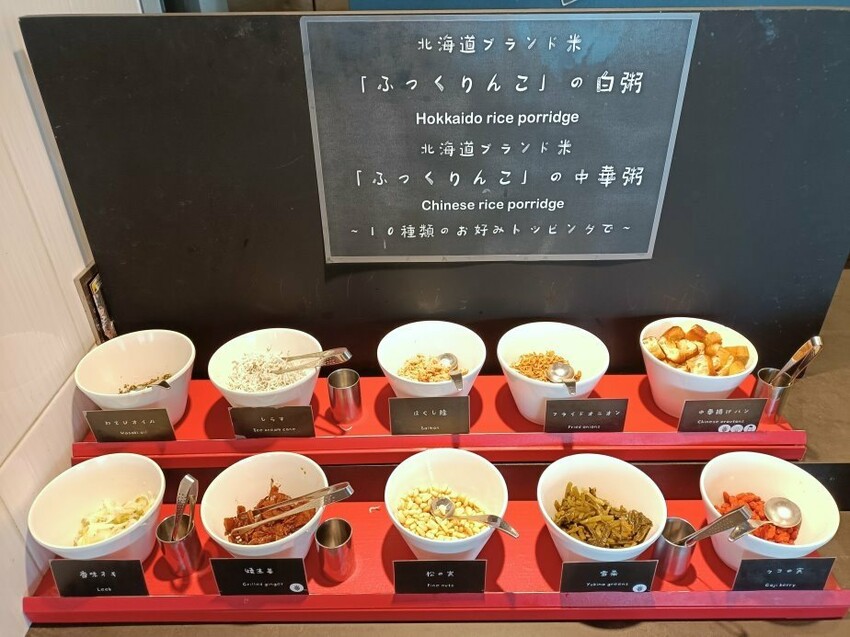 日本2024東京北海道|乃之風度假酒店(乃の風リゾート)自助早餐篇。海鮮茶泡飯、海鮮御飯糰、現做鬆餅、現榨蘋果