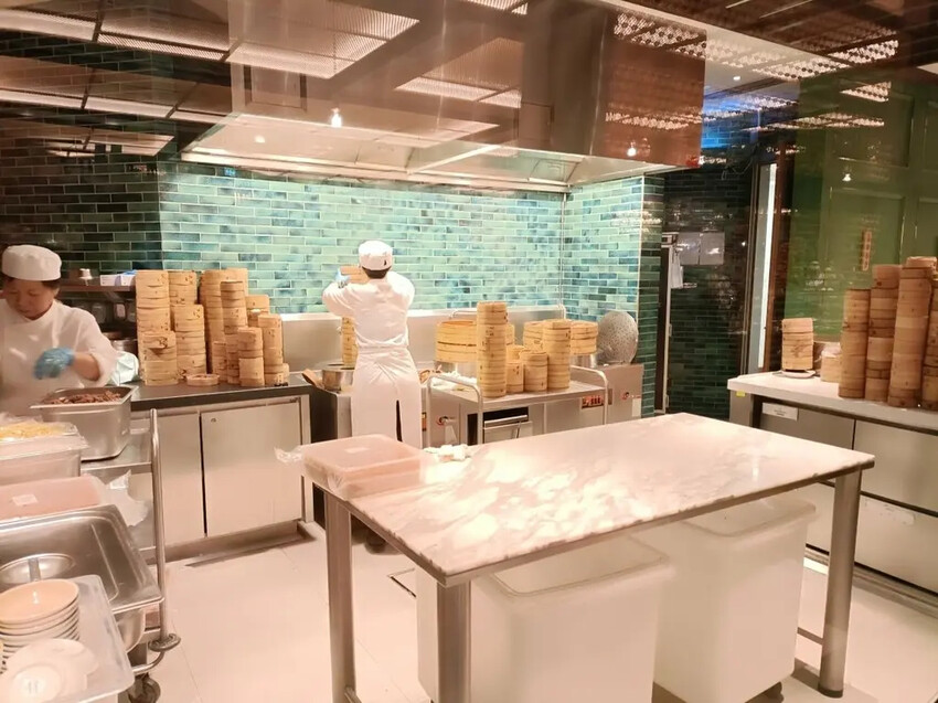 澳門2024澳門|上葡京自助山~超過百道菜色的自助餐,沒有吃完一輪就已經飽到頂天囉!