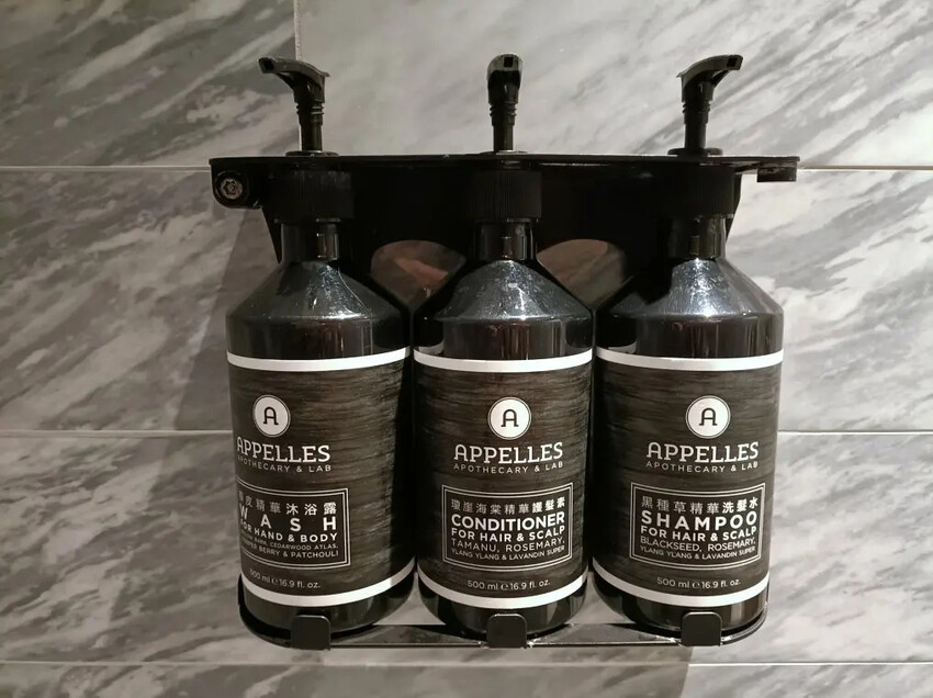 澳門2024澳門|上葡京綜合度假村。豪華雙床房~房間空間寬敞、冰箱迎賓飲料首日入住免費招待、浴室乾溼分離，飯店