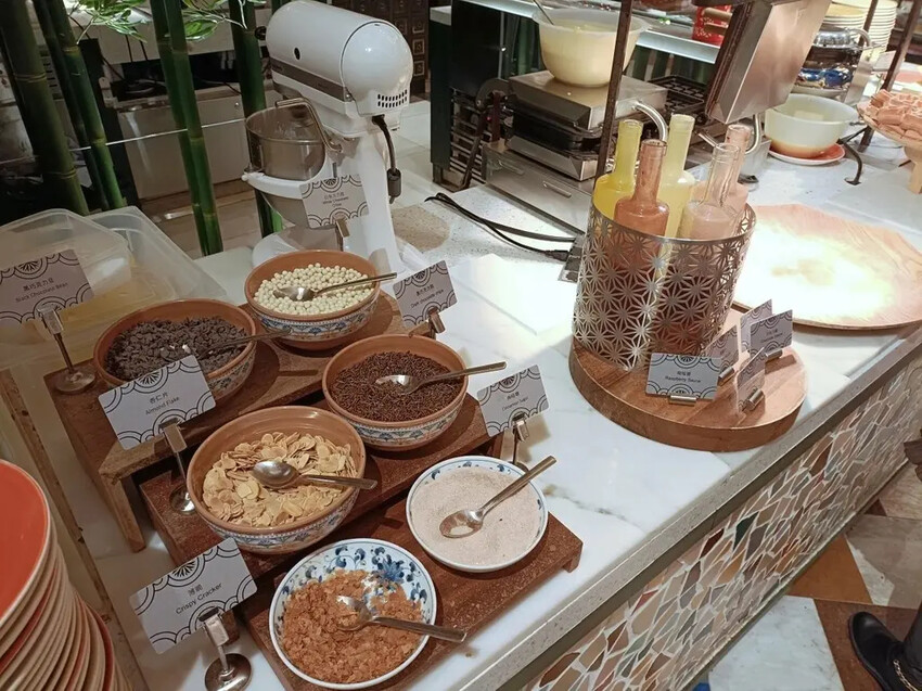 澳門2024澳門|上葡京自助山~超過百道菜色的自助餐,沒有吃完一輪就已經飽到頂天囉!