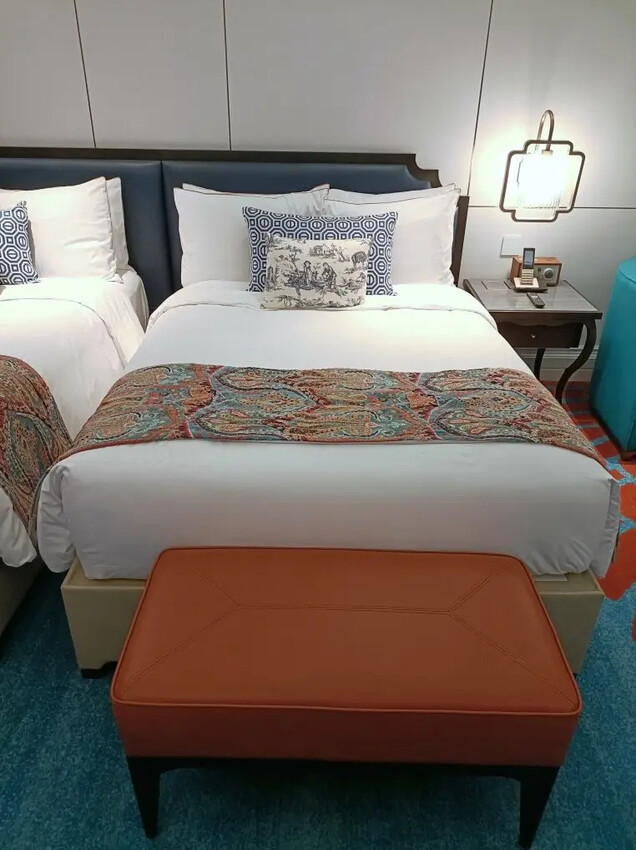 澳門2024澳門|上葡京綜合度假村。豪華雙床房~房間空間寬敞、冰箱迎賓飲料首日入住免費招待、浴室乾溼分離，飯店