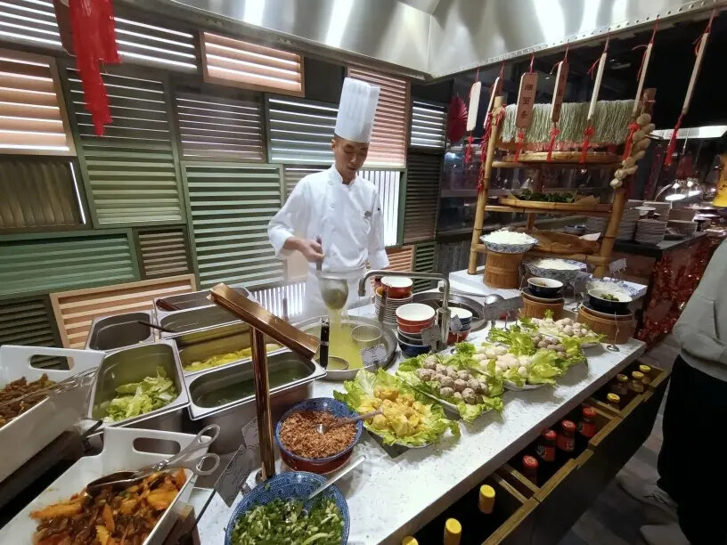 澳門2024澳門|上葡京自助山~超過百道菜色的自助餐,沒有吃完一輪就已經飽到頂天囉!