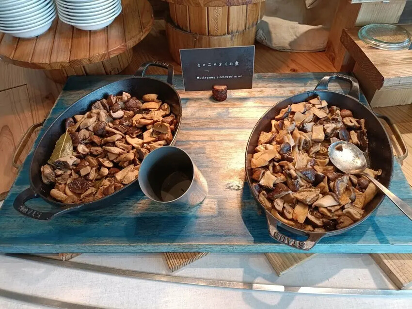 日本2024東京北海道|乃之風度假酒店(乃の風リゾート)自助早餐篇。海鮮茶泡飯、海鮮御飯糰、現做鬆餅、現榨蘋果