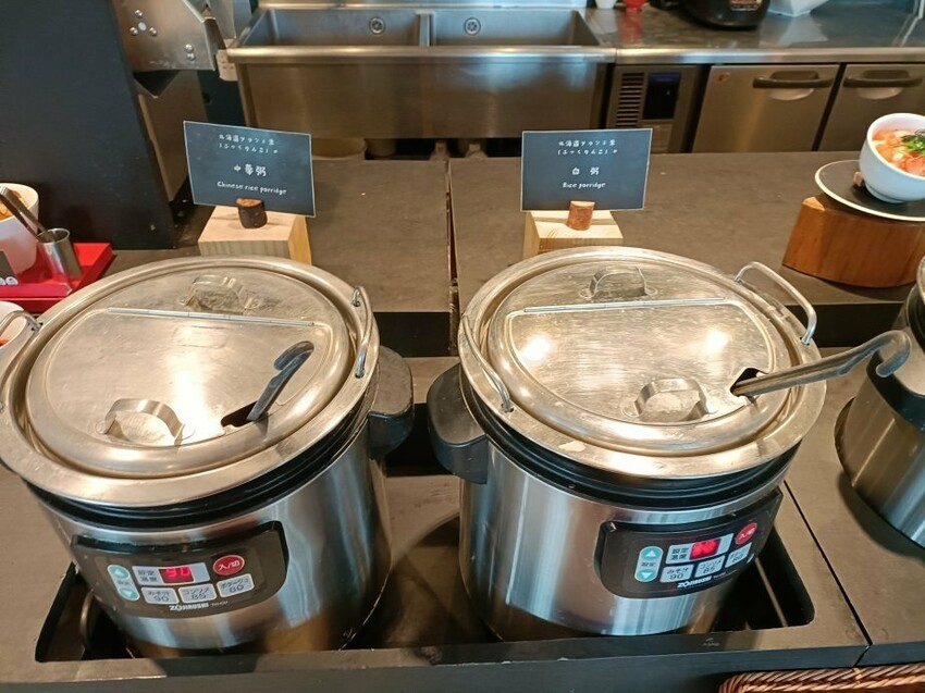 日本2024東京北海道|乃之風度假酒店(乃の風リゾート)自助早餐篇。海鮮茶泡飯、海鮮御飯糰、現做鬆餅、現榨蘋果